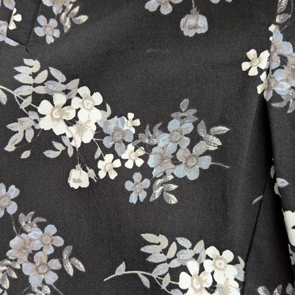 Jules & Leopold Floral Capris Pants - Picture 2 of 3